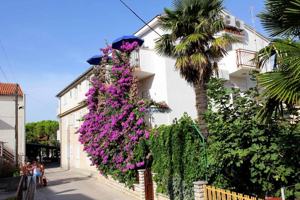 Apartments J&R Babara ビオグラード・ナ・モル エクステリア 写真
